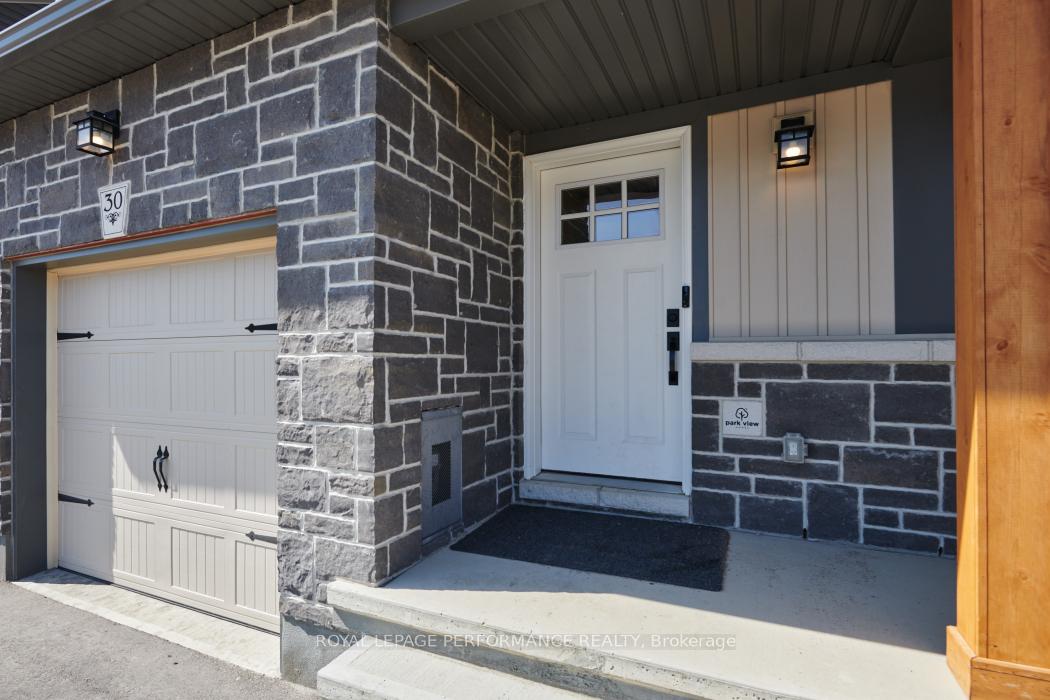 Photo 2 of 30 Whitcomb Crescent, Smiths Falls, Smiths Falls — HOMEH