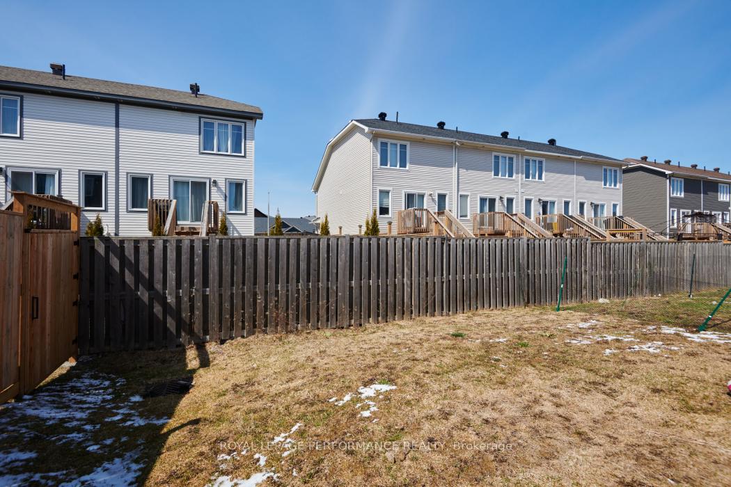 Photo 32 of 30 Whitcomb Crescent, Smiths Falls, Smiths Falls — HOMEH