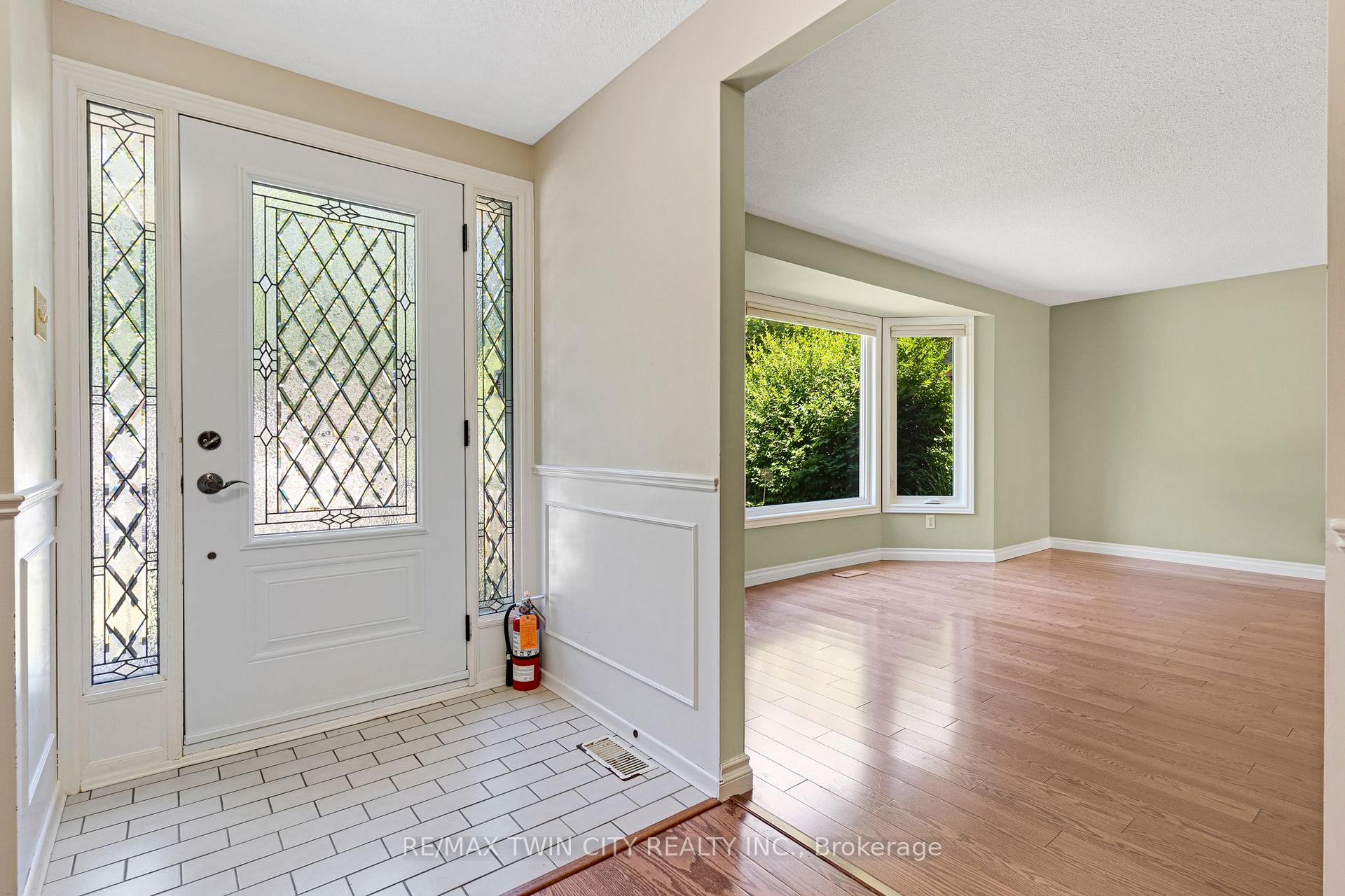 Photo 4 of 15 Lewis Crescent, Kitchener, Centreville Chicopee — HOMEH