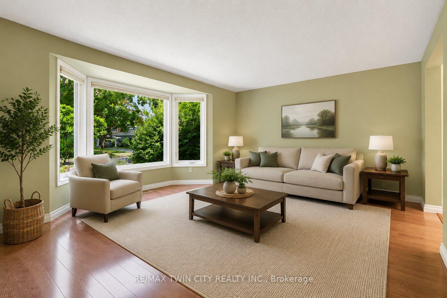Photo 5 of 15 Lewis Crescent, Kitchener, Centreville Chicopee — HOMEH