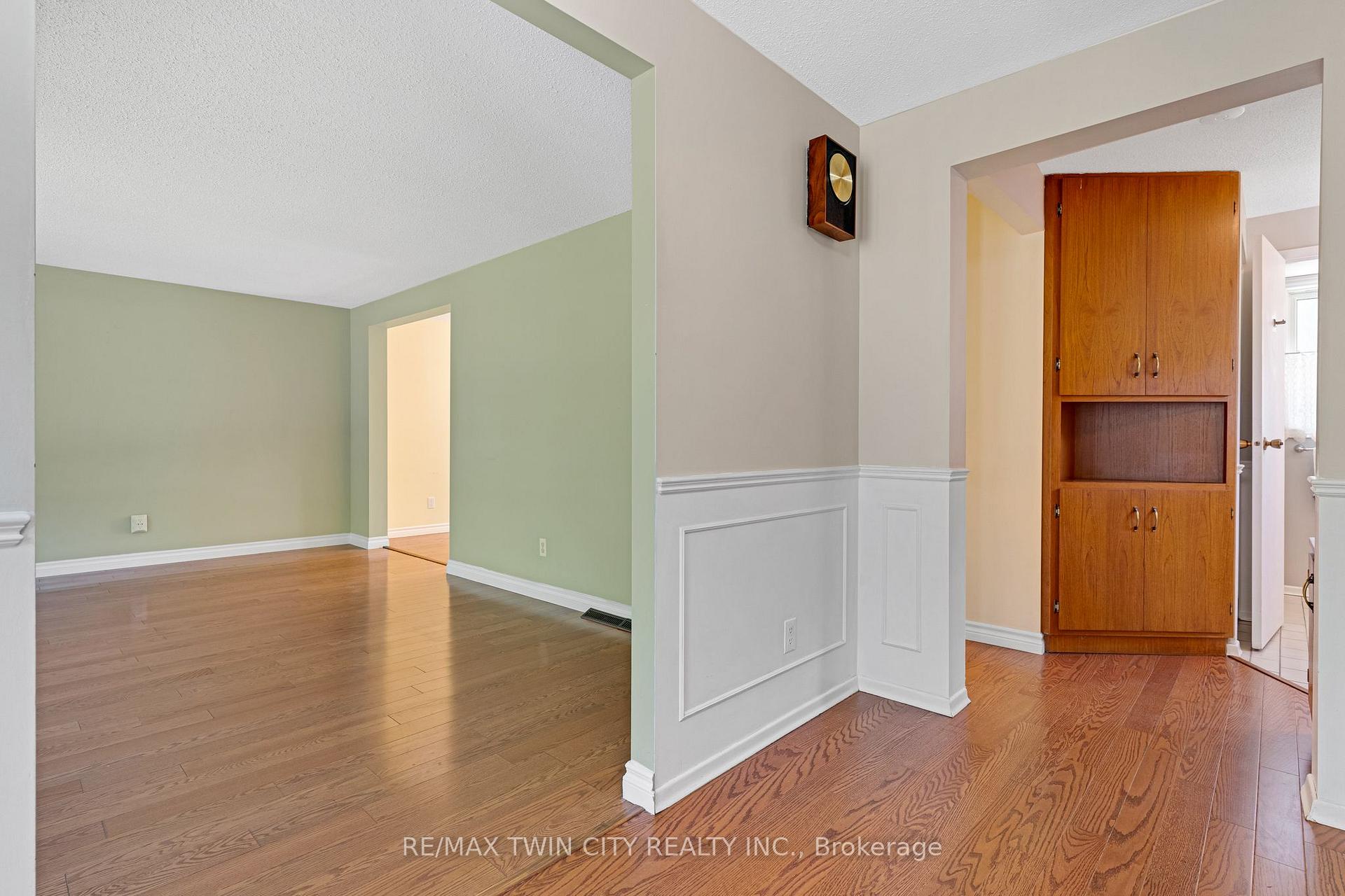 Photo 8 of 15 Lewis Crescent, Kitchener, Centreville Chicopee — HOMEH