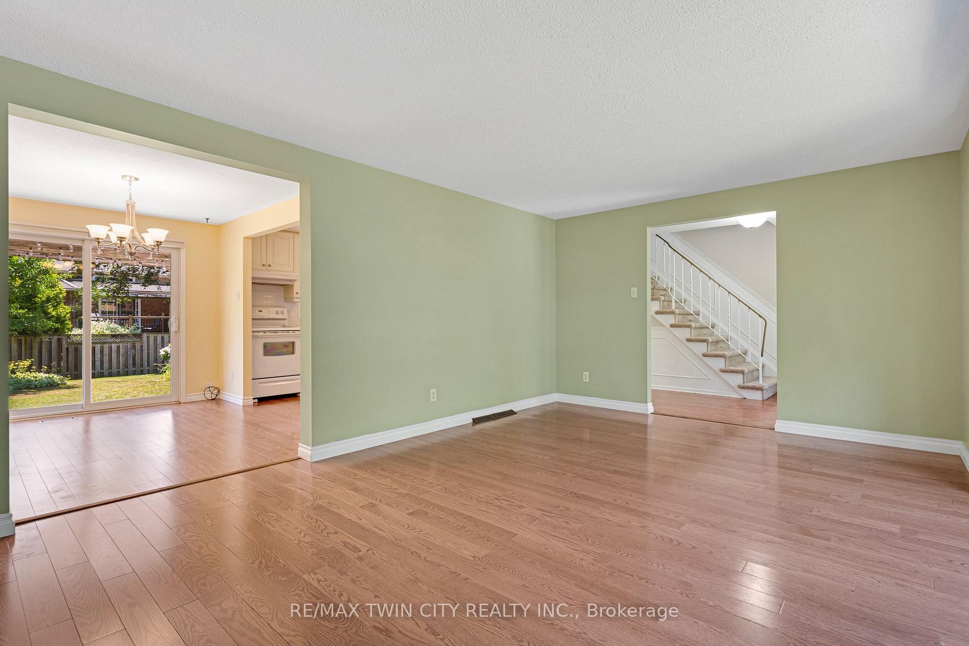 Photo 9 of 15 Lewis Crescent, Kitchener, Centreville Chicopee — HOMEH
