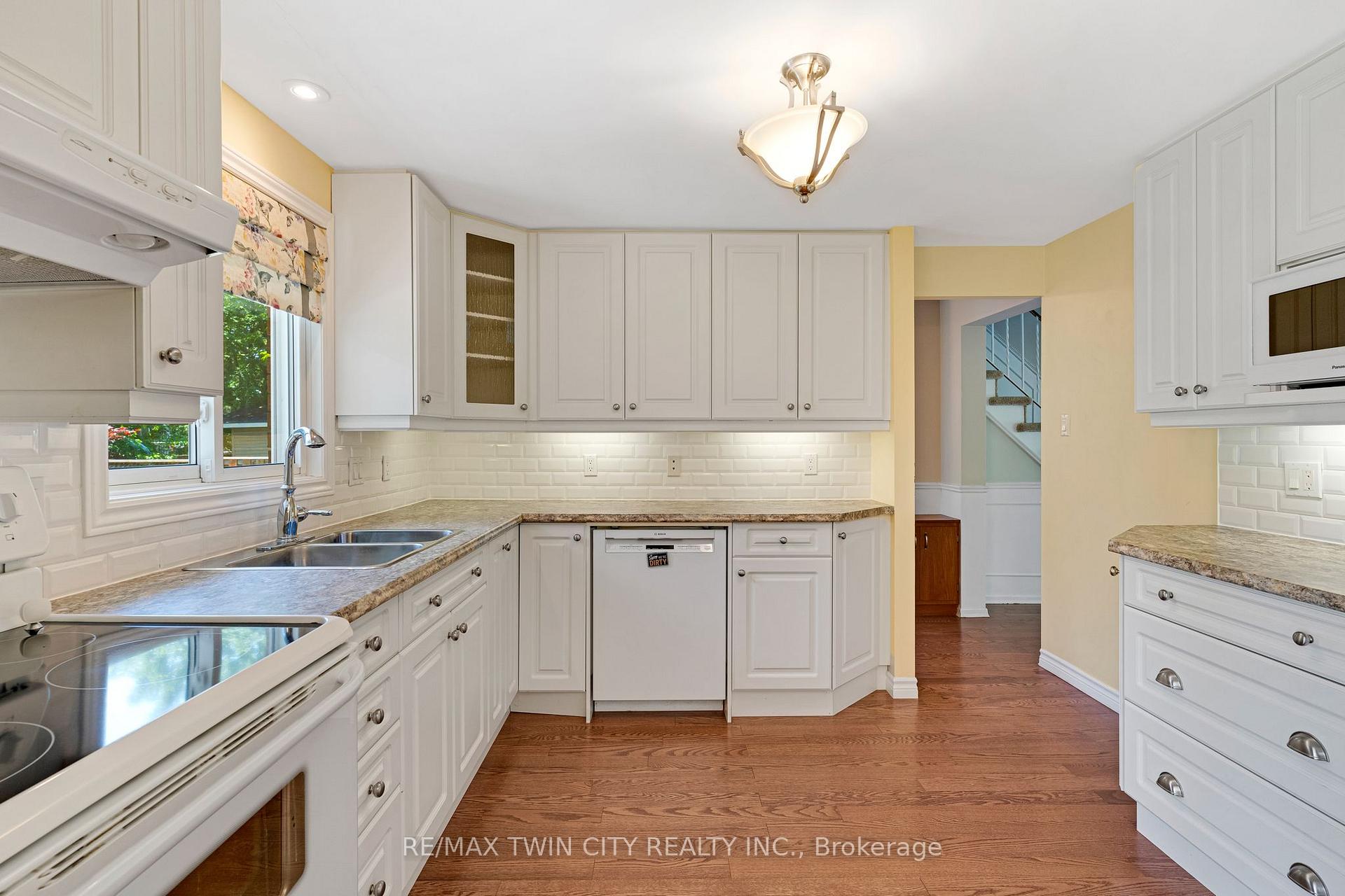 Photo 13 of 15 Lewis Crescent, Kitchener, Centreville Chicopee — HOMEH