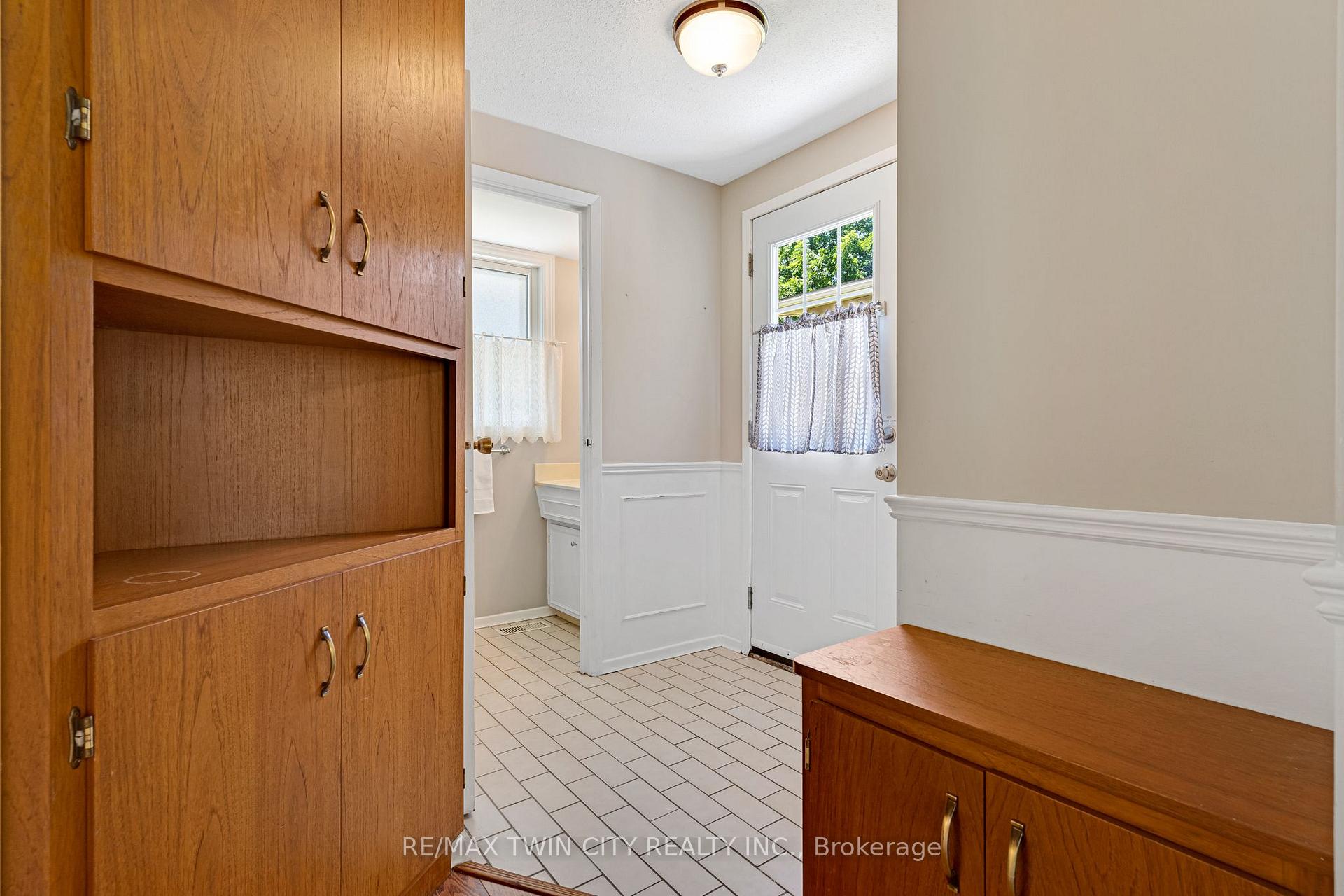 Photo 16 of 15 Lewis Crescent, Kitchener, Centreville Chicopee — HOMEH