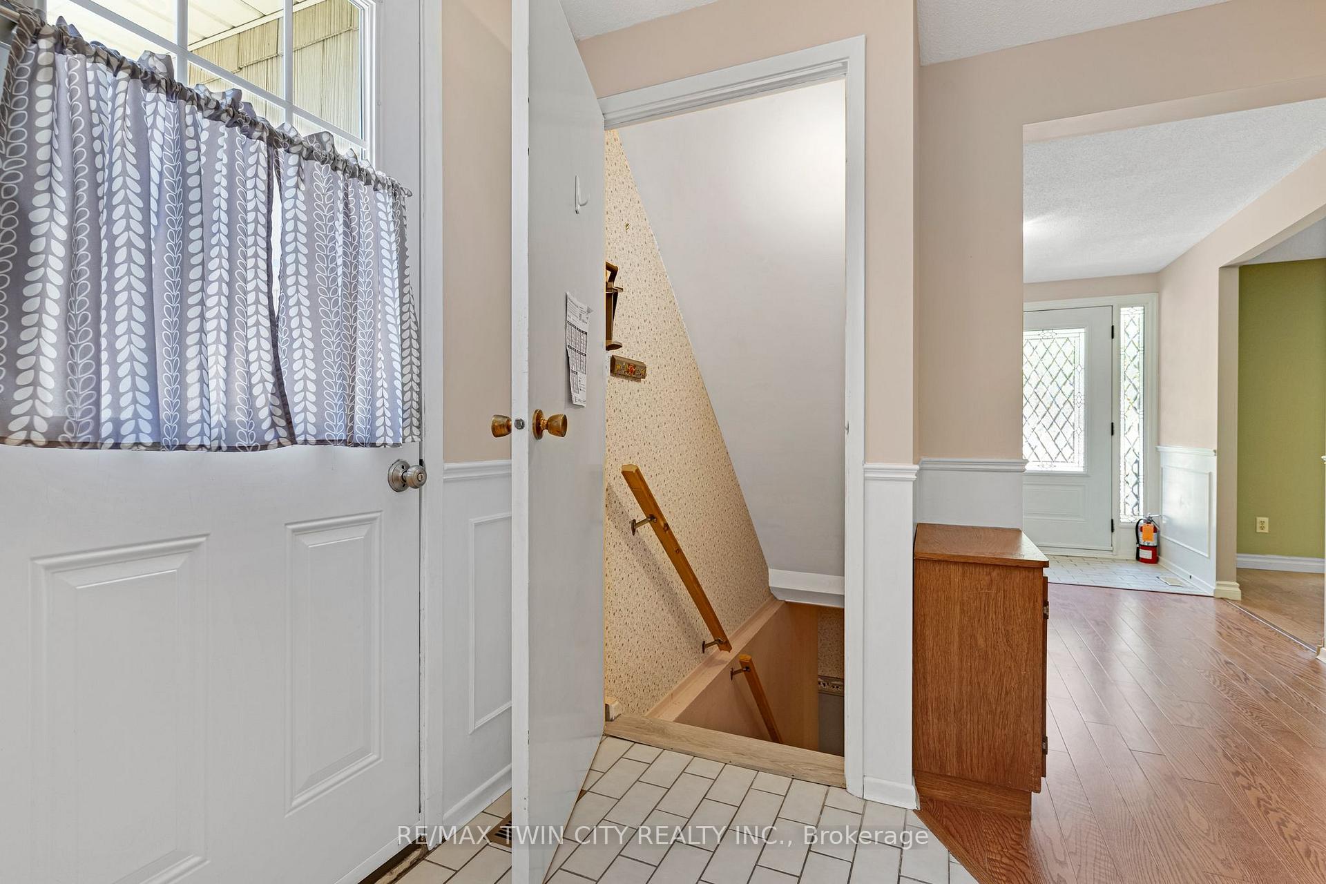 Photo 19 of 15 Lewis Crescent, Kitchener, Centreville Chicopee — HOMEH