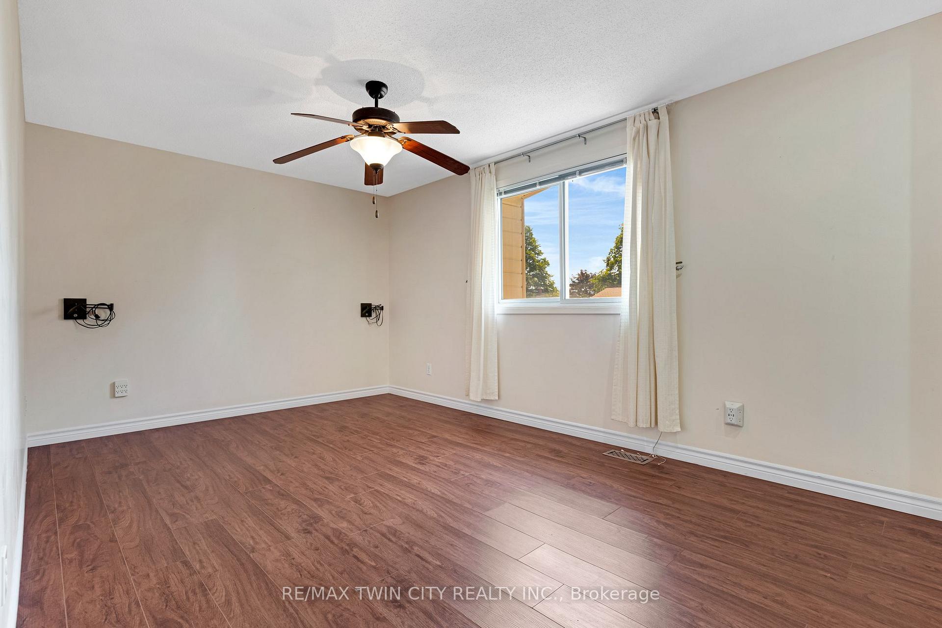 Photo 27 of 15 Lewis Crescent, Kitchener, Centreville Chicopee — HOMEH