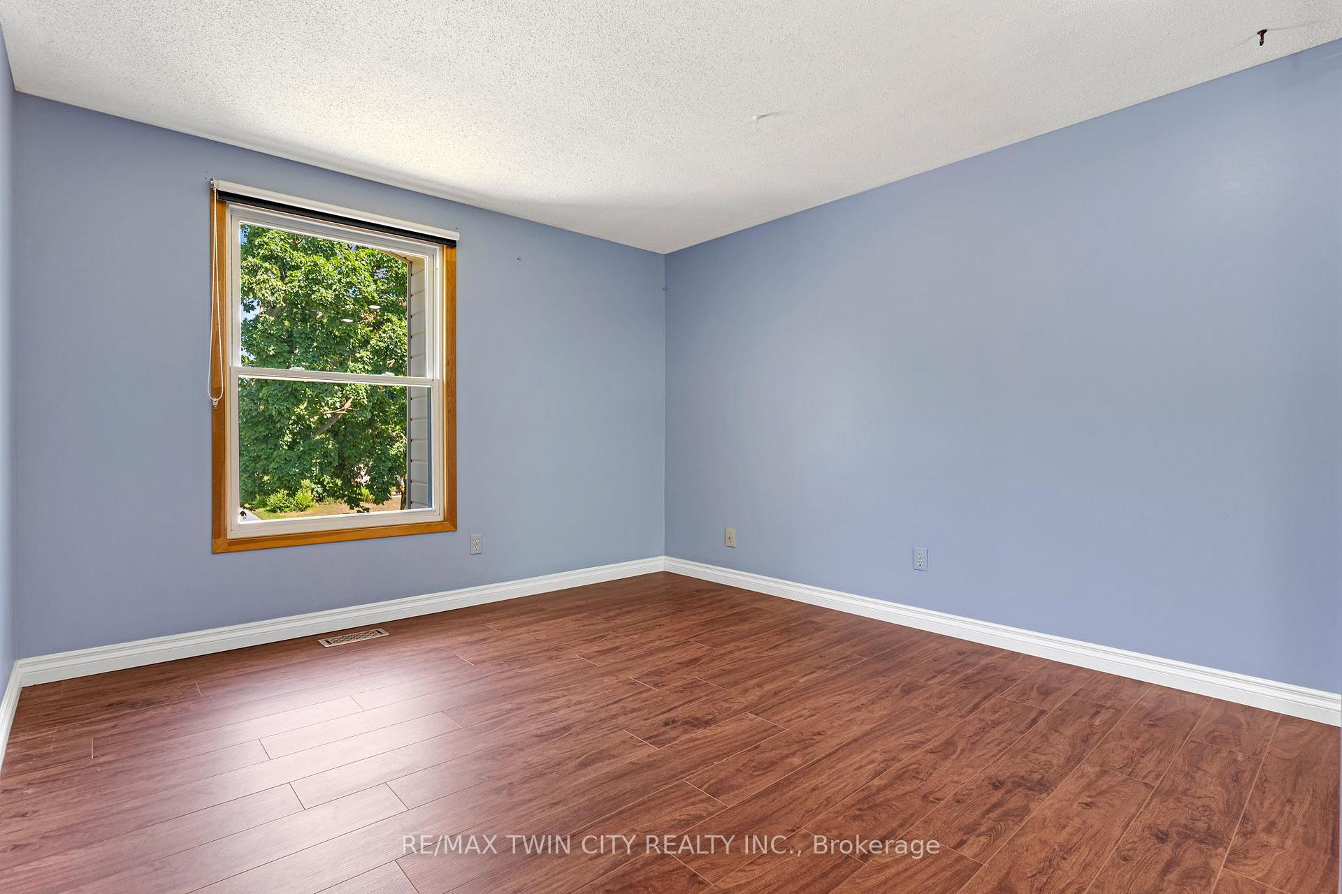 Photo 28 of 15 Lewis Crescent, Kitchener, Centreville Chicopee — HOMEH