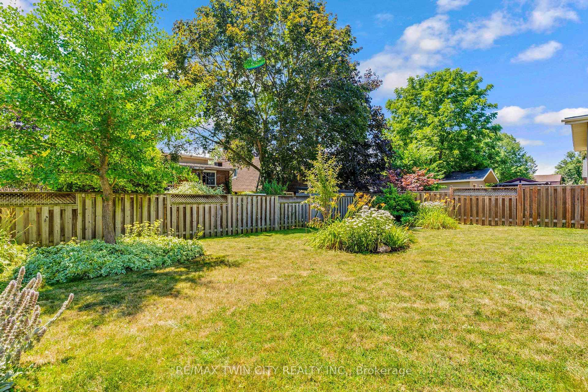 Photo 36 of 15 Lewis Crescent, Kitchener, Centreville Chicopee — HOMEH