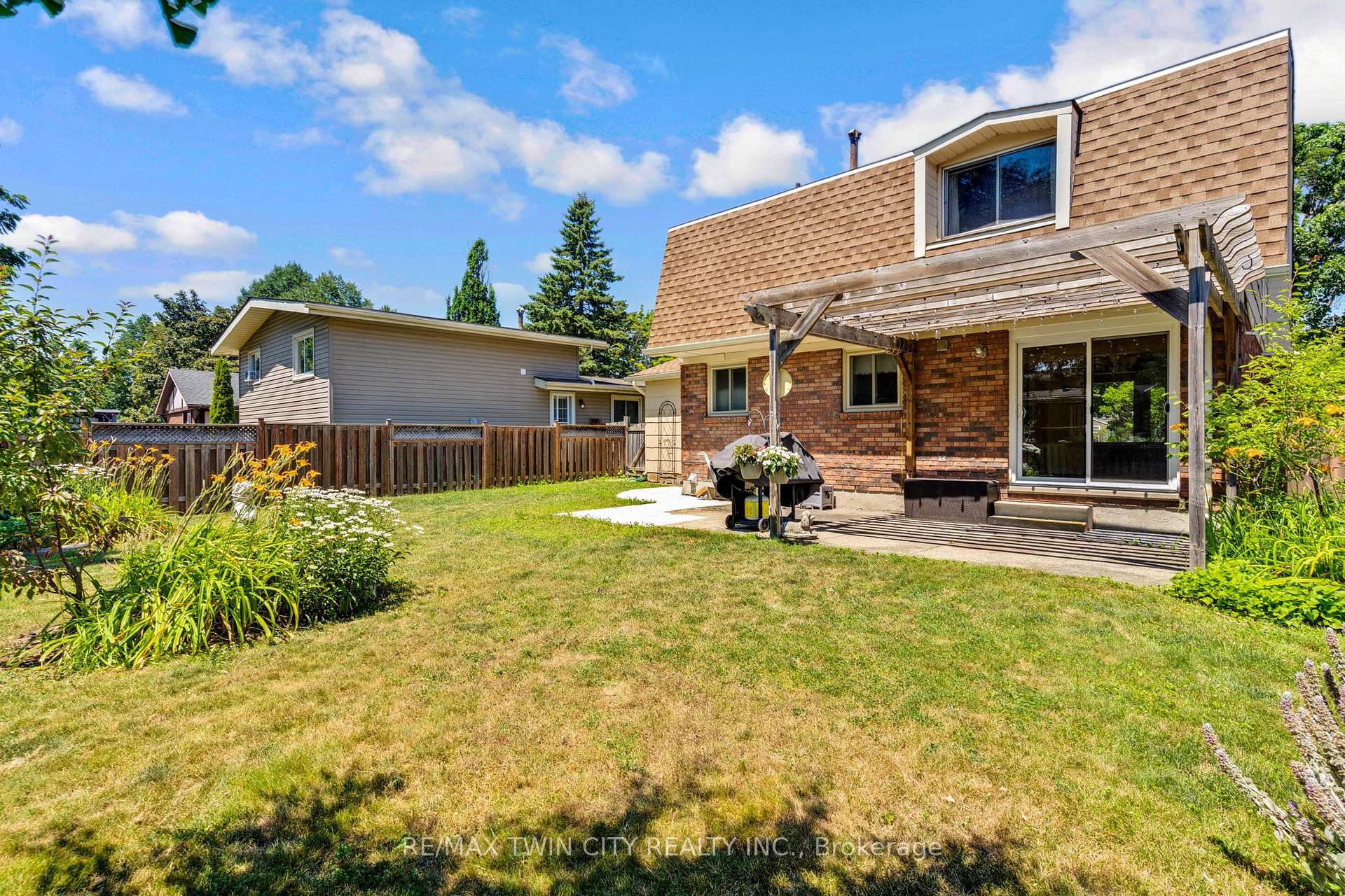 Photo 37 of 15 Lewis Crescent, Kitchener, Centreville Chicopee — HOMEH
