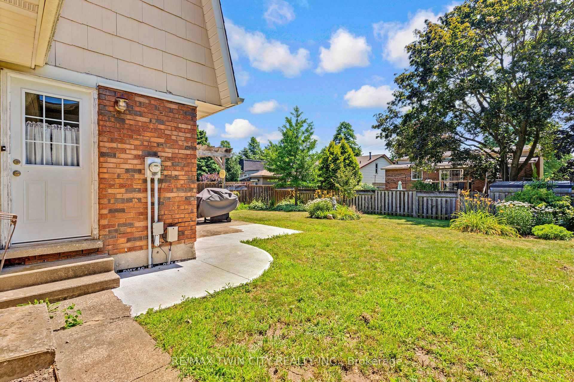 Photo 41 of 15 Lewis Crescent, Kitchener, Centreville Chicopee — HOMEH