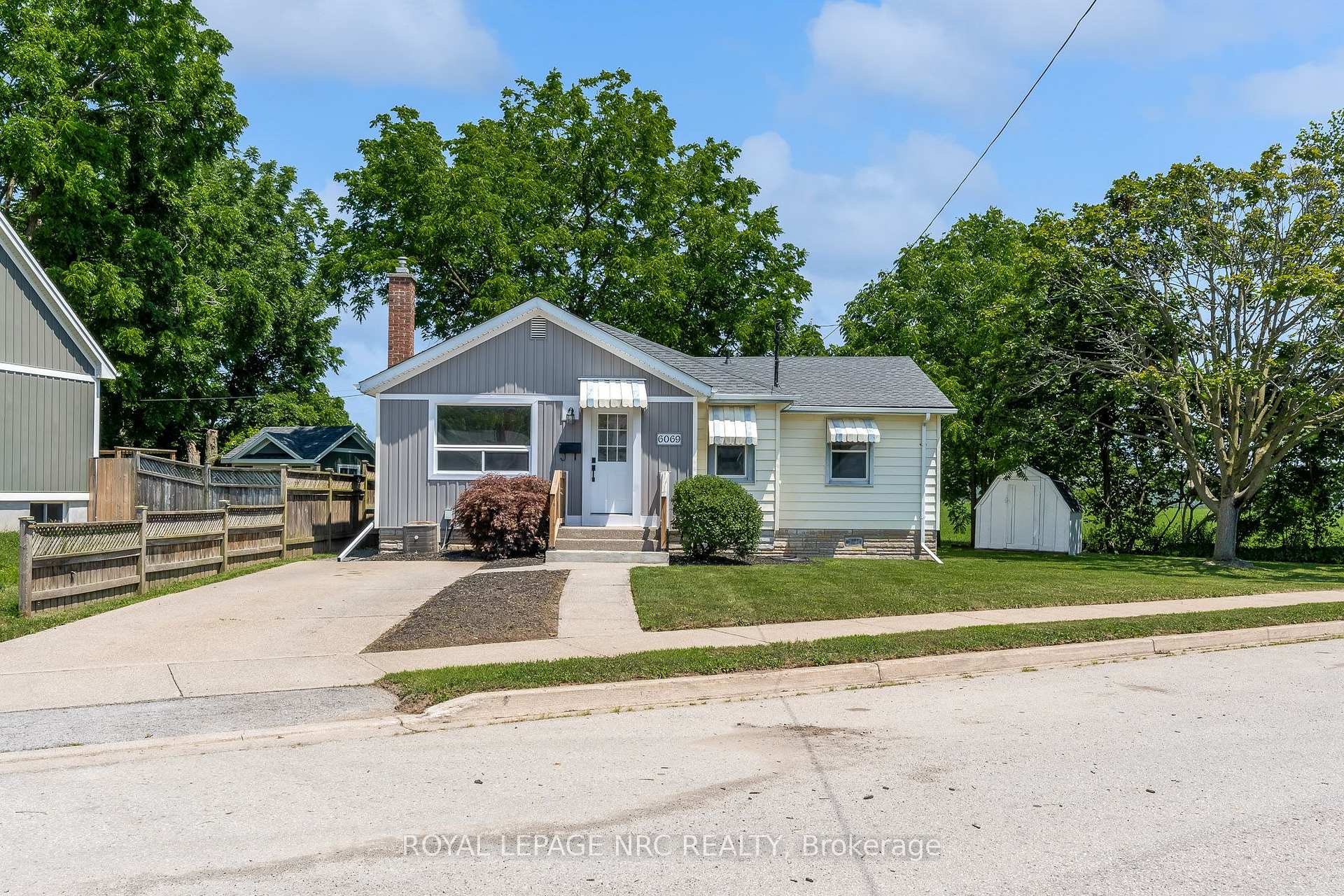 Photo 1 of 6069 Collins Drive, Niagara Falls, Arad/Fallsview — HOMEH