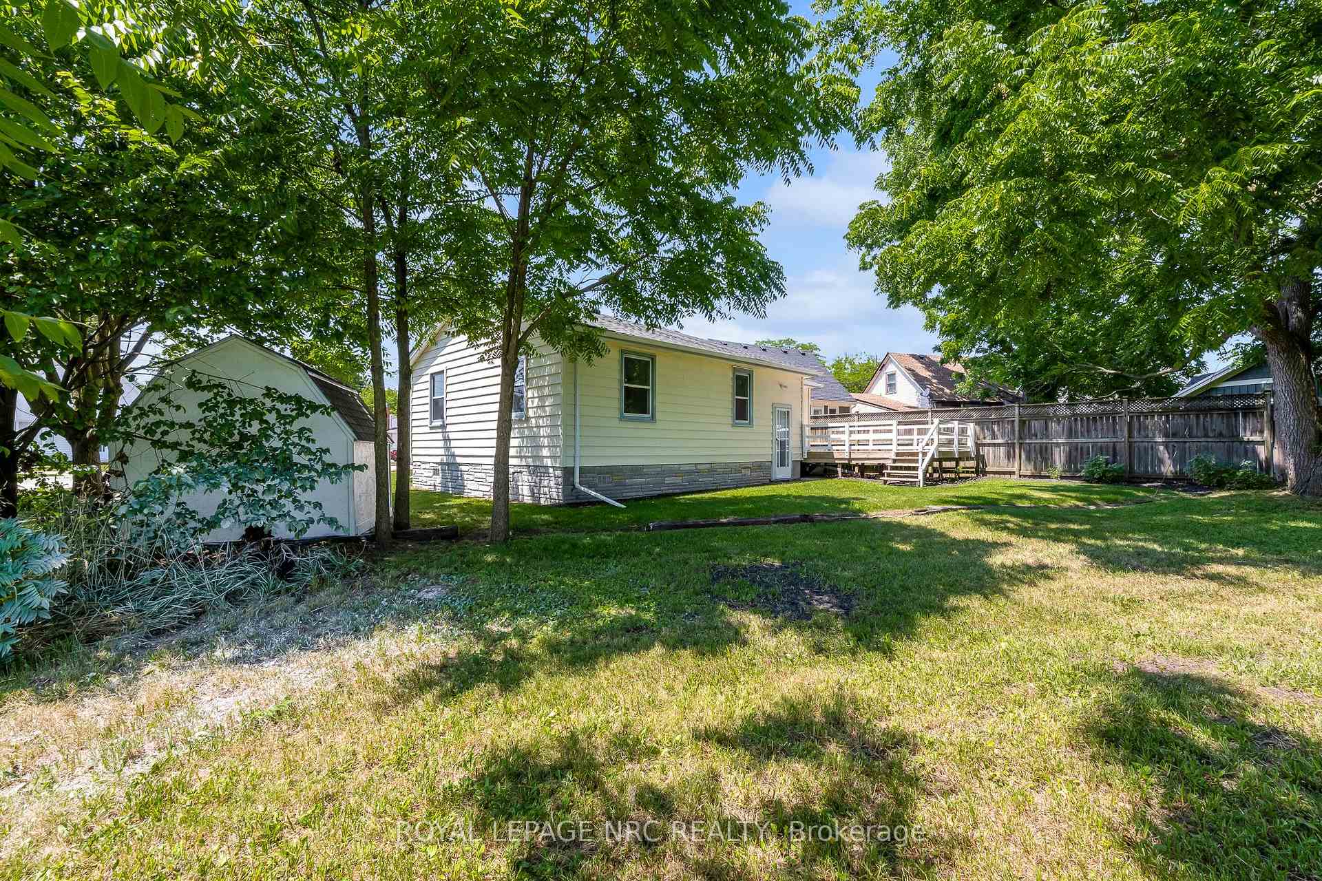 Photo 3 of 6069 Collins Drive, Niagara Falls, Arad/Fallsview — HOMEH