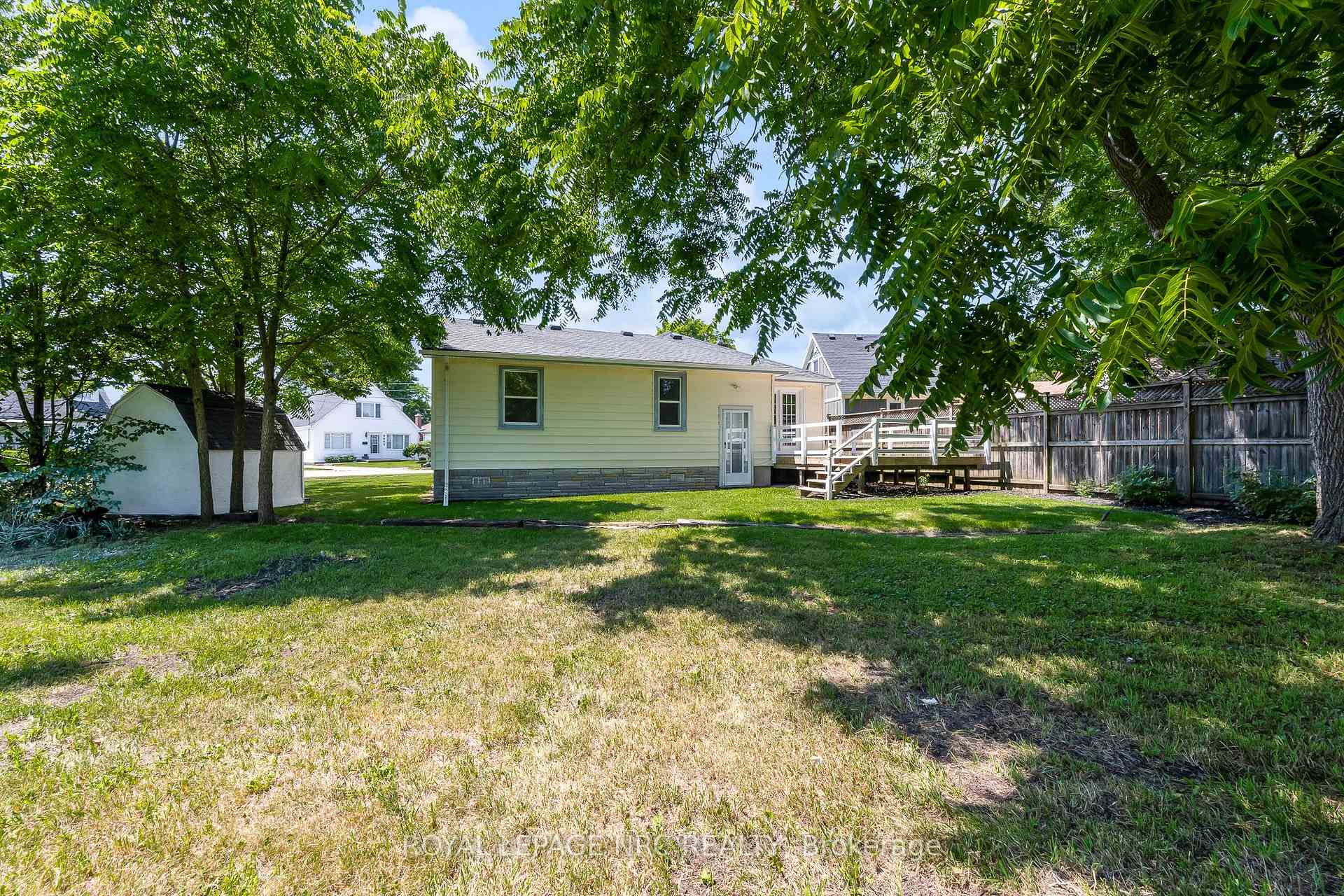 Photo 4 of 6069 Collins Drive, Niagara Falls, Arad/Fallsview — HOMEH