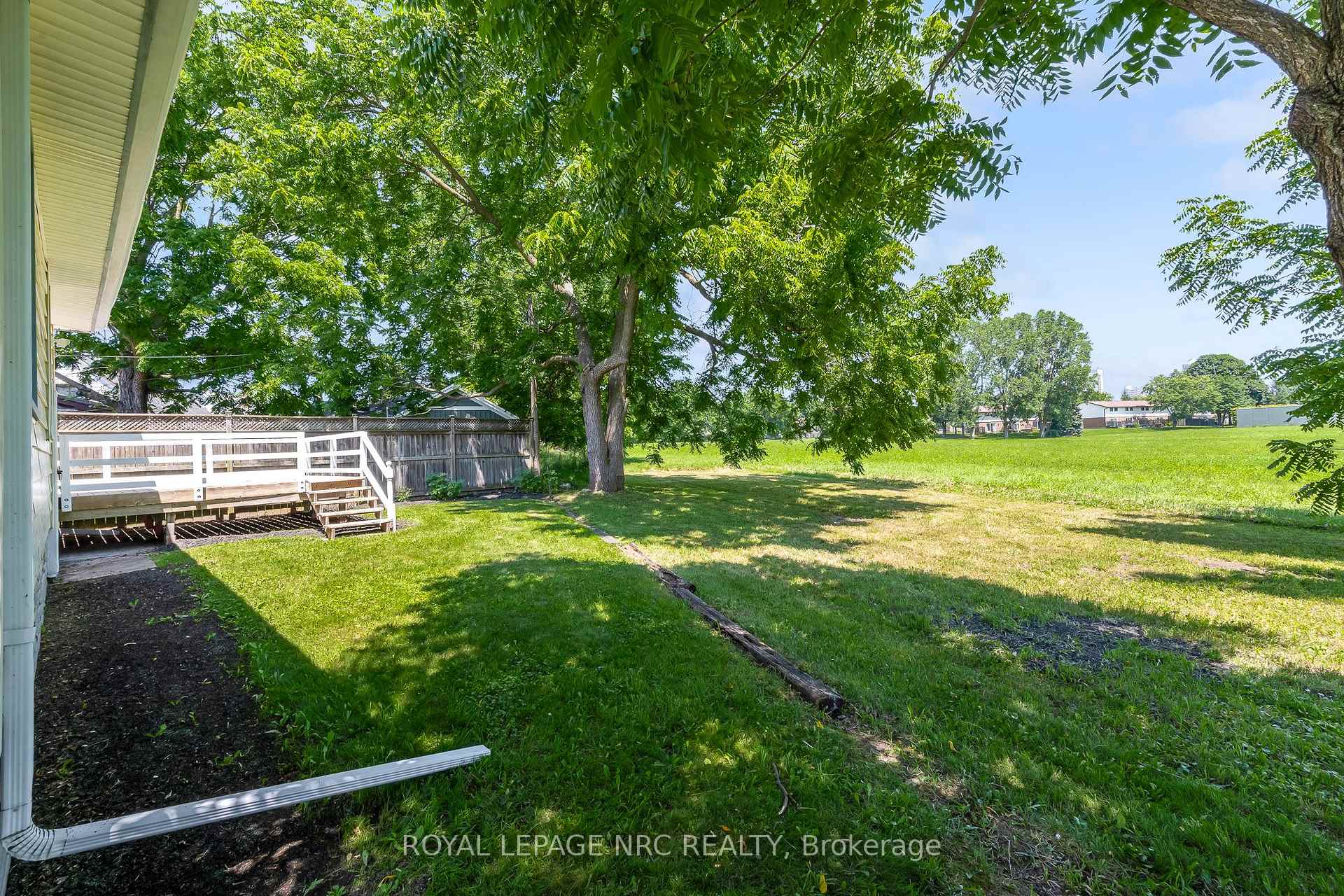 Photo 5 of 6069 Collins Drive, Niagara Falls, Arad/Fallsview — HOMEH