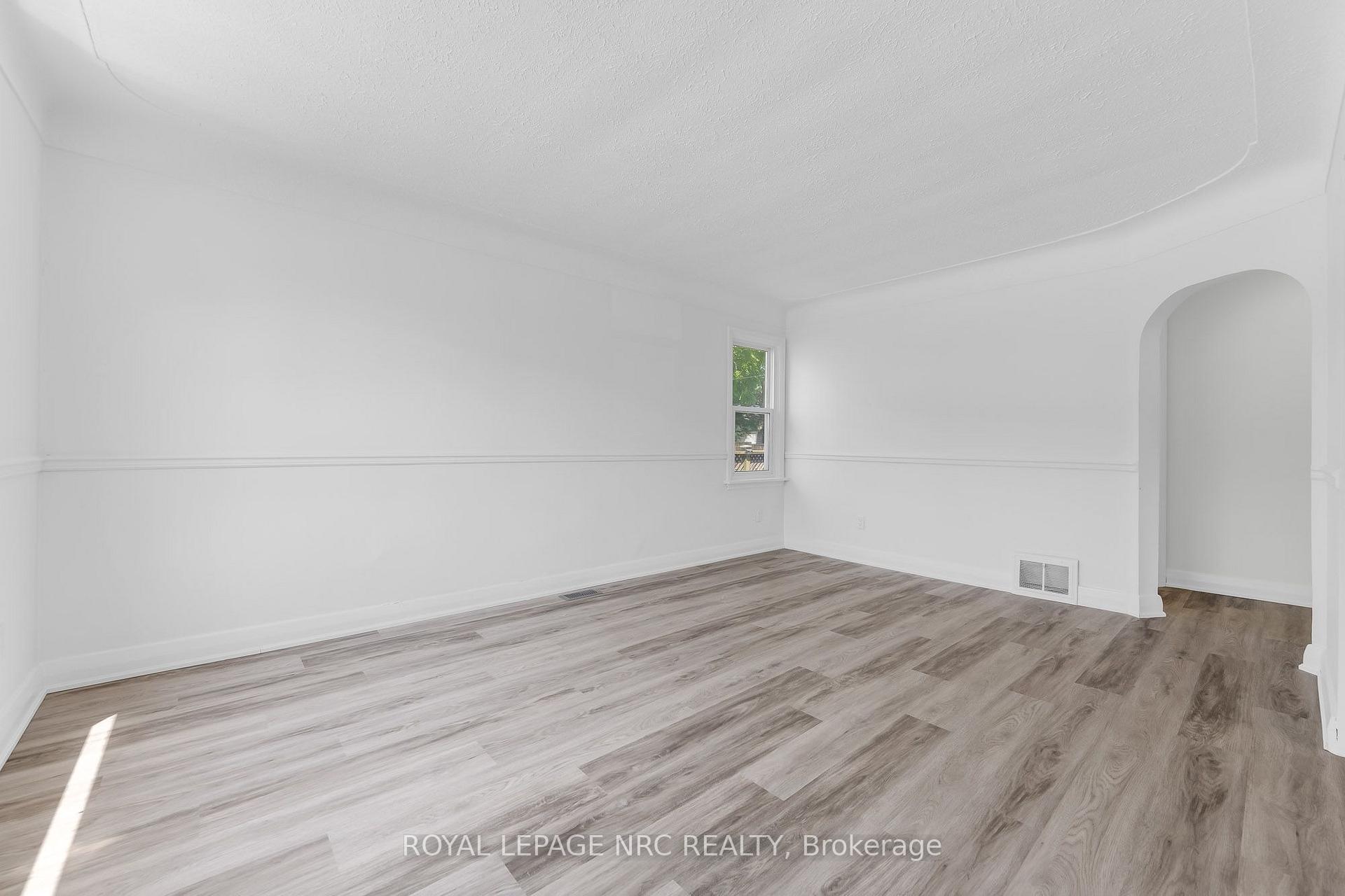Photo 10 of 6069 Collins Drive, Niagara Falls, Arad/Fallsview — HOMEH