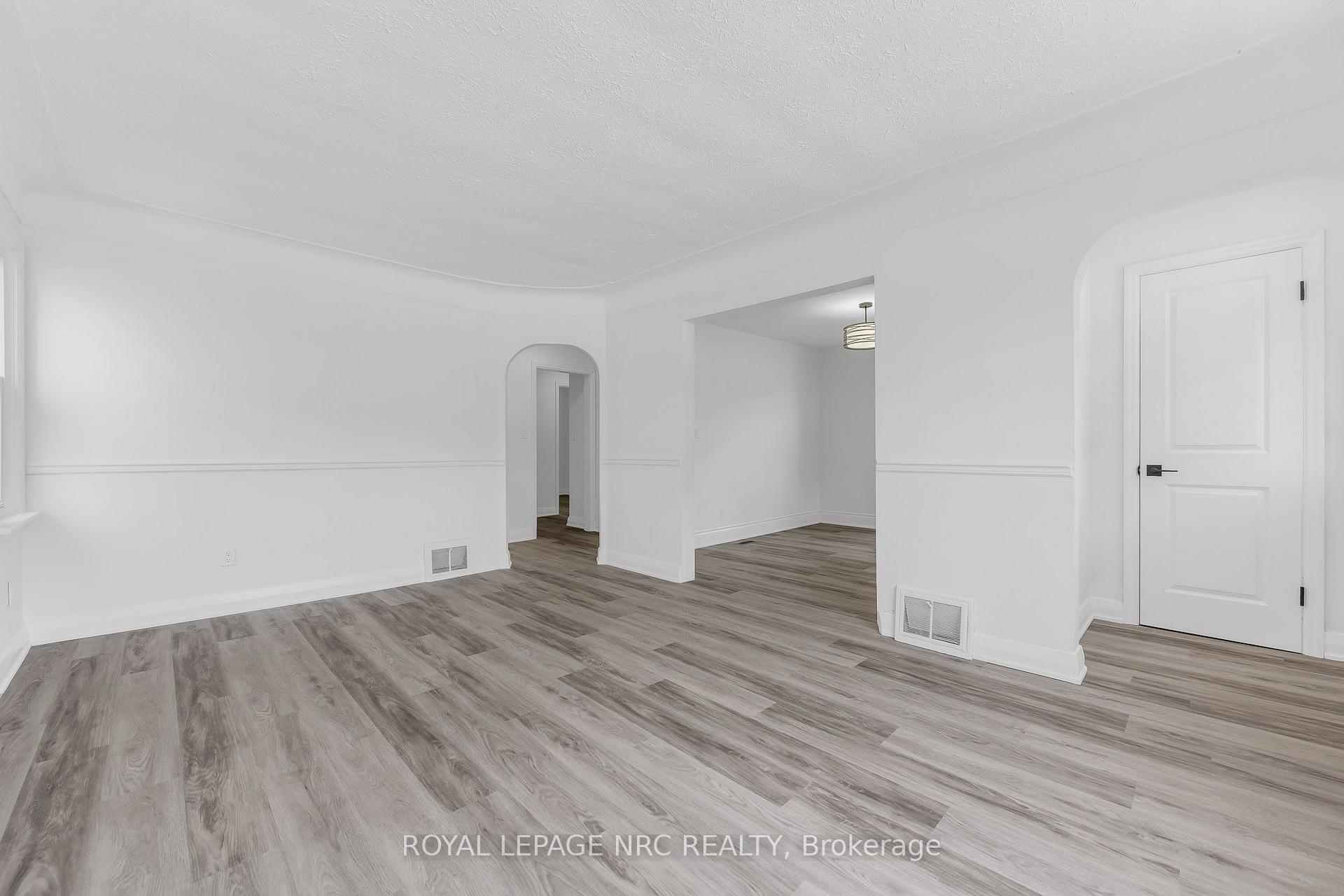 Photo 12 of 6069 Collins Drive, Niagara Falls, Arad/Fallsview — HOMEH