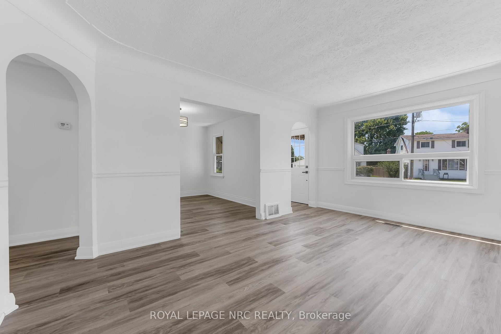 Photo 13 of 6069 Collins Drive, Niagara Falls, Arad/Fallsview — HOMEH