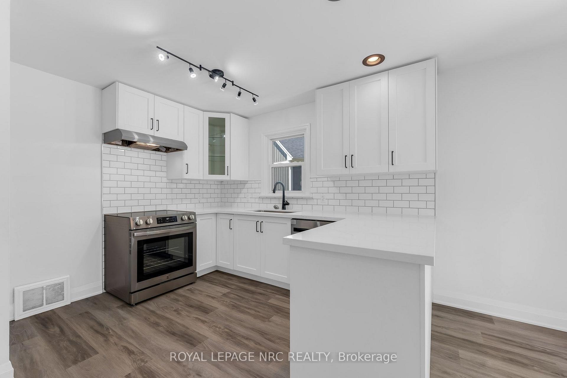 Photo 19 of 6069 Collins Drive, Niagara Falls, Arad/Fallsview — HOMEH