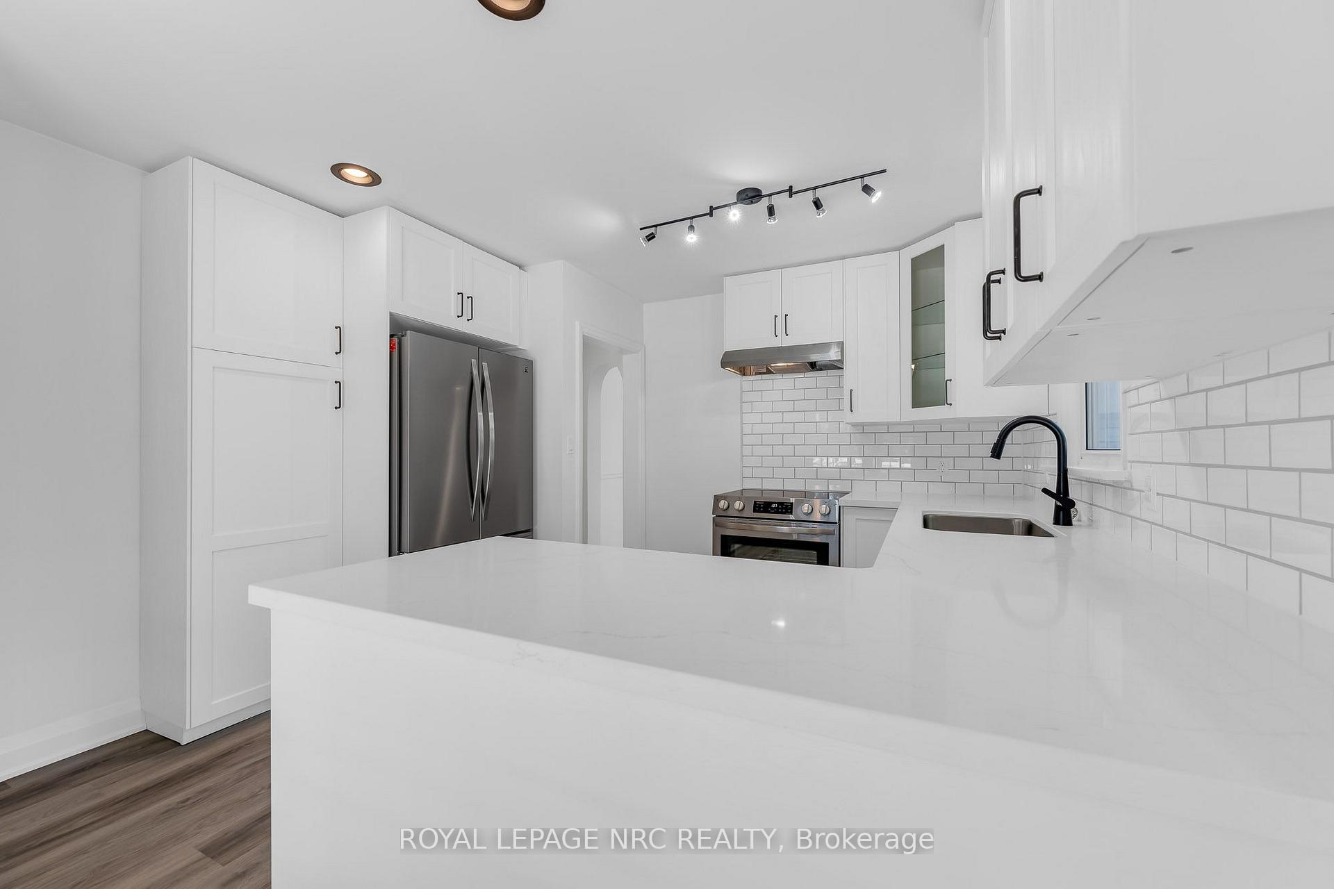 Photo 20 of 6069 Collins Drive, Niagara Falls, Arad/Fallsview — HOMEH