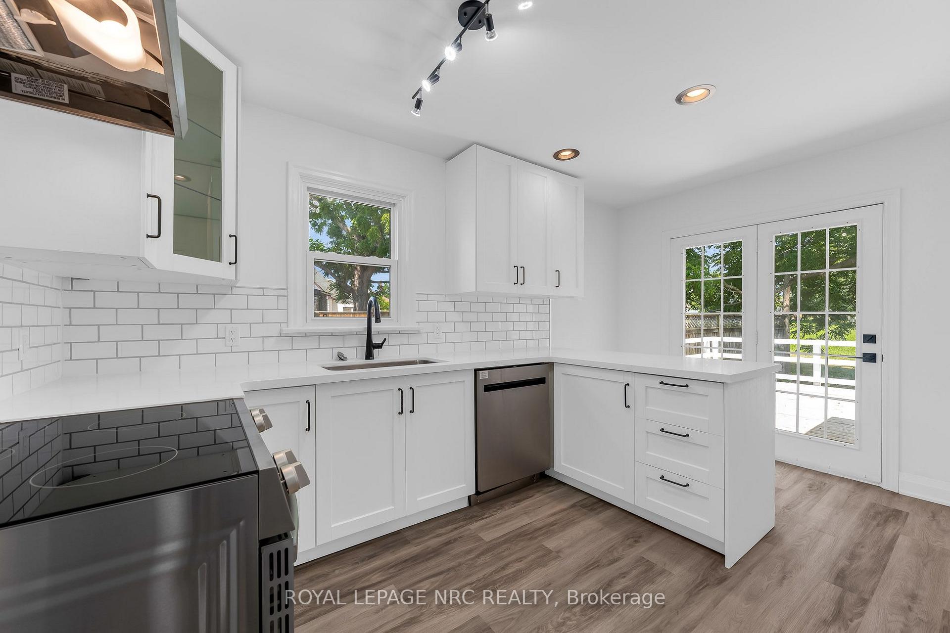 Photo 21 of 6069 Collins Drive, Niagara Falls, Arad/Fallsview — HOMEH