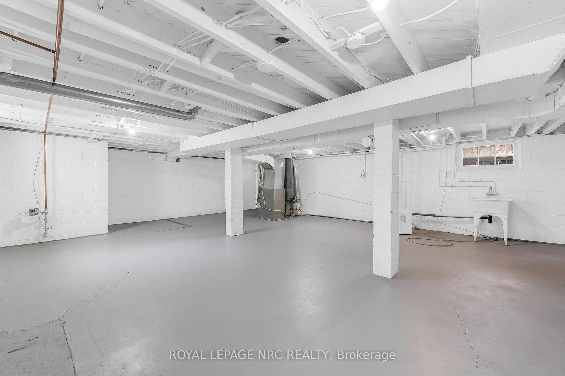Photo 33 of 6069 Collins Drive, Niagara Falls, Arad/Fallsview — HOMEH