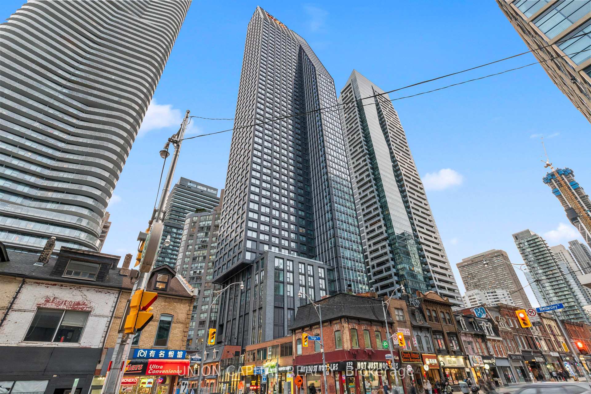 Front of Unit 1007, 8 Wellesley Street W