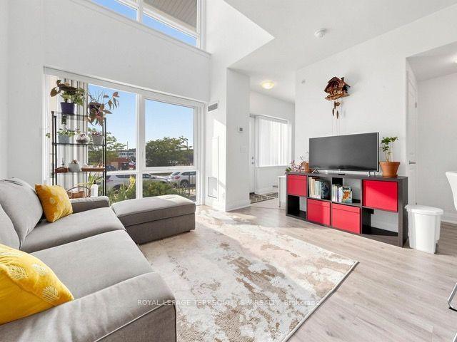 Photo 4 of Unit Th114, 12 Woodstream Boulevard, Vaughan, Vaughan Grove — HOMEH
