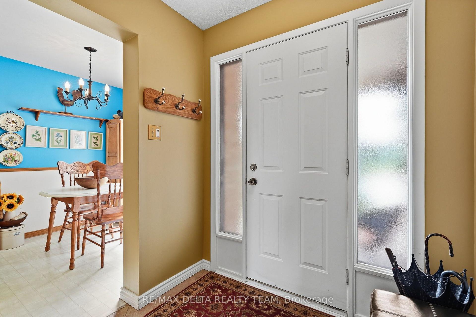Photo 3 of 1091 St Lucia Place, Ottawa, Convent Glen North — HOMEH