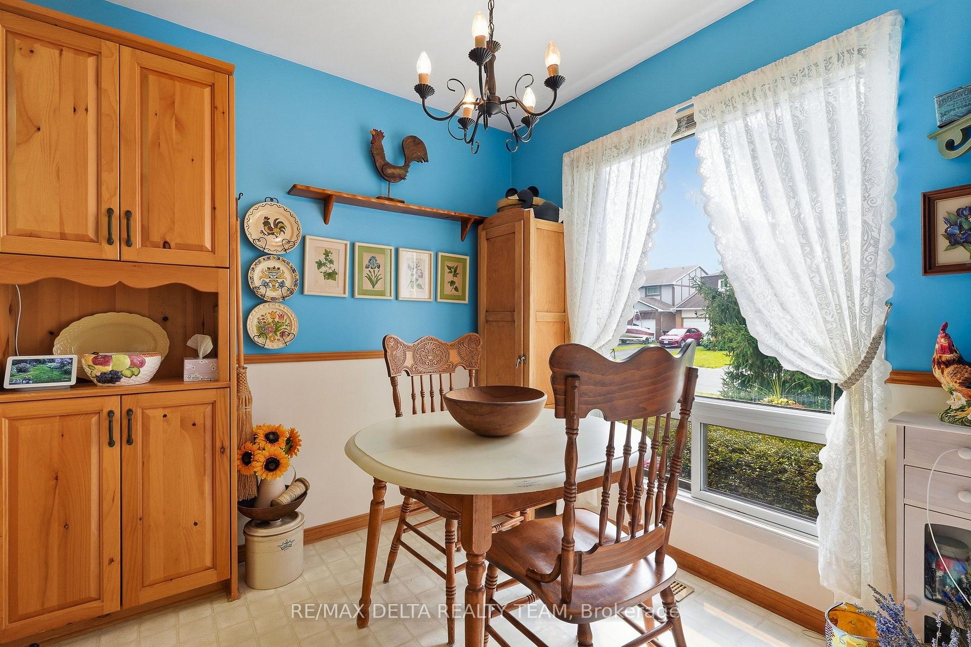 Photo 4 of 1091 St Lucia Place, Ottawa, Convent Glen North — HOMEH
