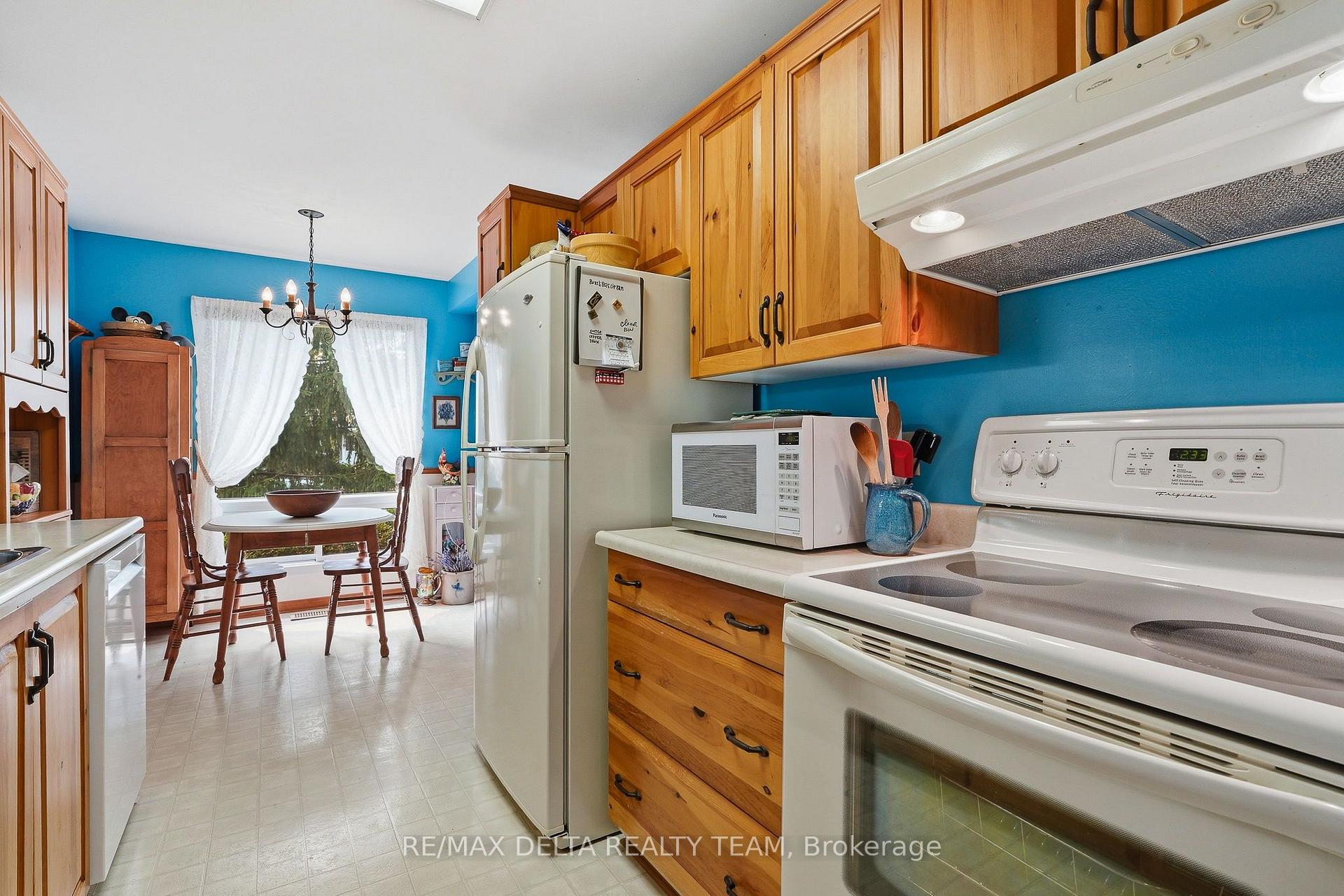 Photo 8 of 1091 St Lucia Place, Ottawa, Convent Glen North — HOMEH