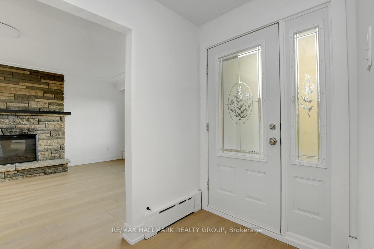 Photo 10 of 269 Michel Circle, Ottawa, Vanier — HOMEH