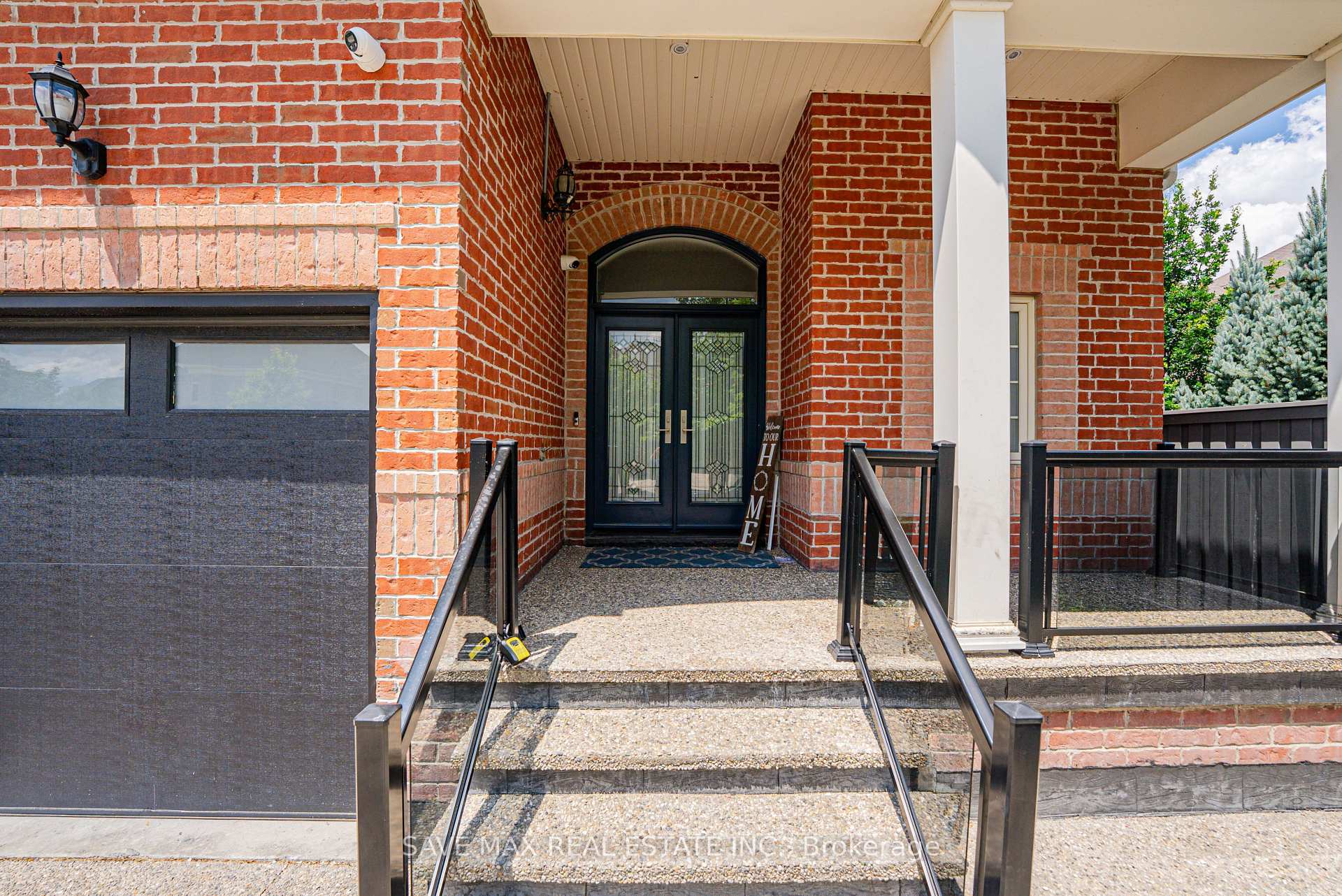 Photo 3 of 47 Legendary Circle, Brampton, Bram West — HOMEH
