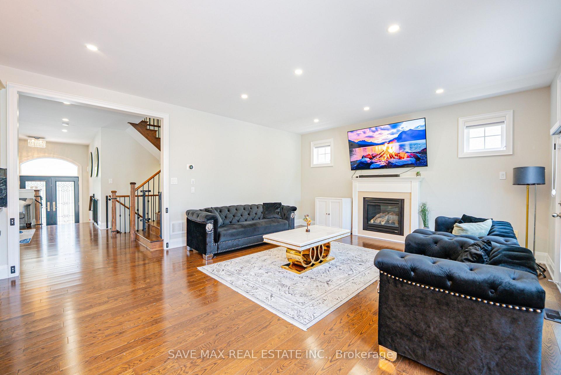 Photo 10 of 47 Legendary Circle, Brampton, Bram West — HOMEH