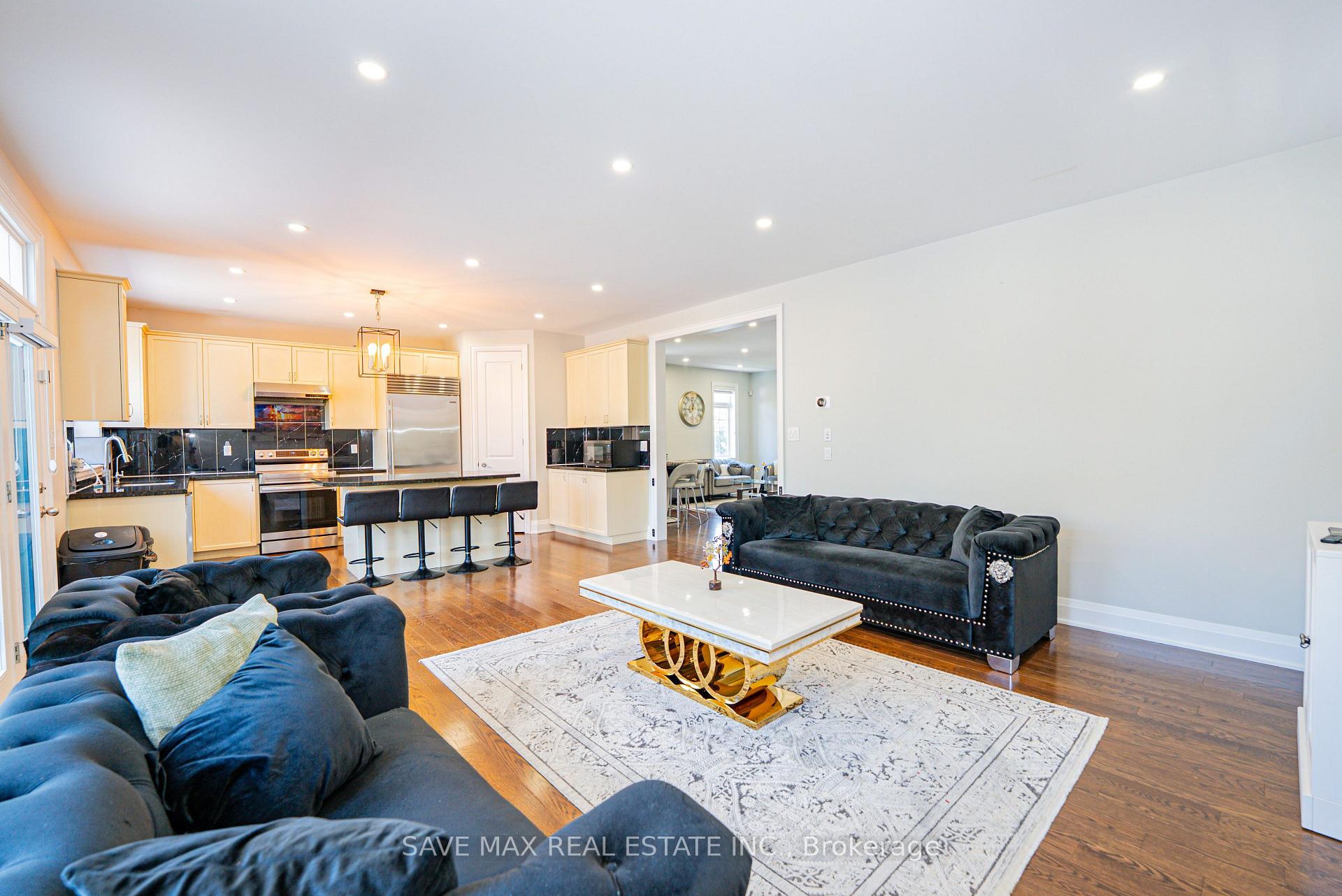 Photo 11 of 47 Legendary Circle, Brampton, Bram West — HOMEH