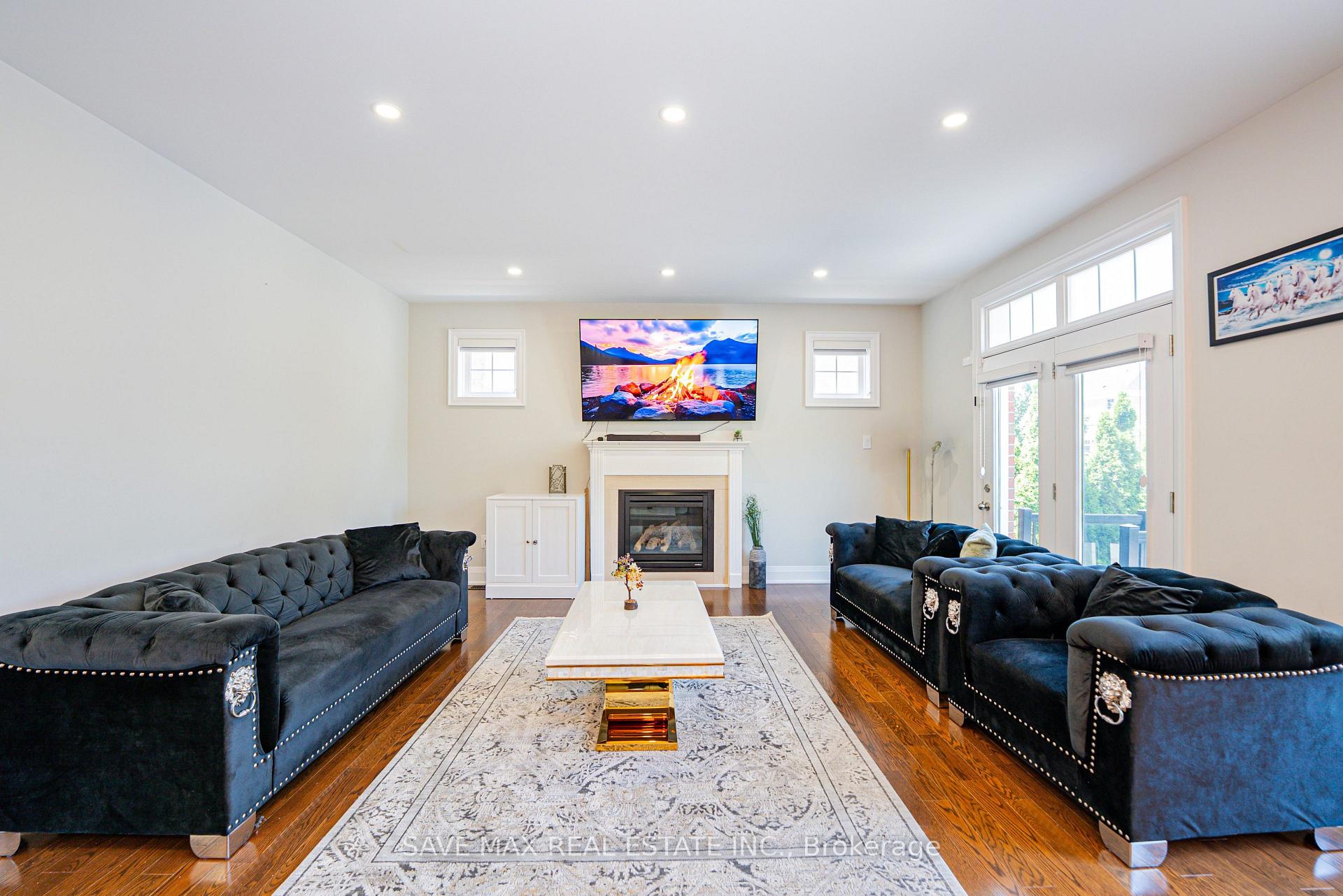 Photo 13 of 47 Legendary Circle, Brampton, Bram West — HOMEH