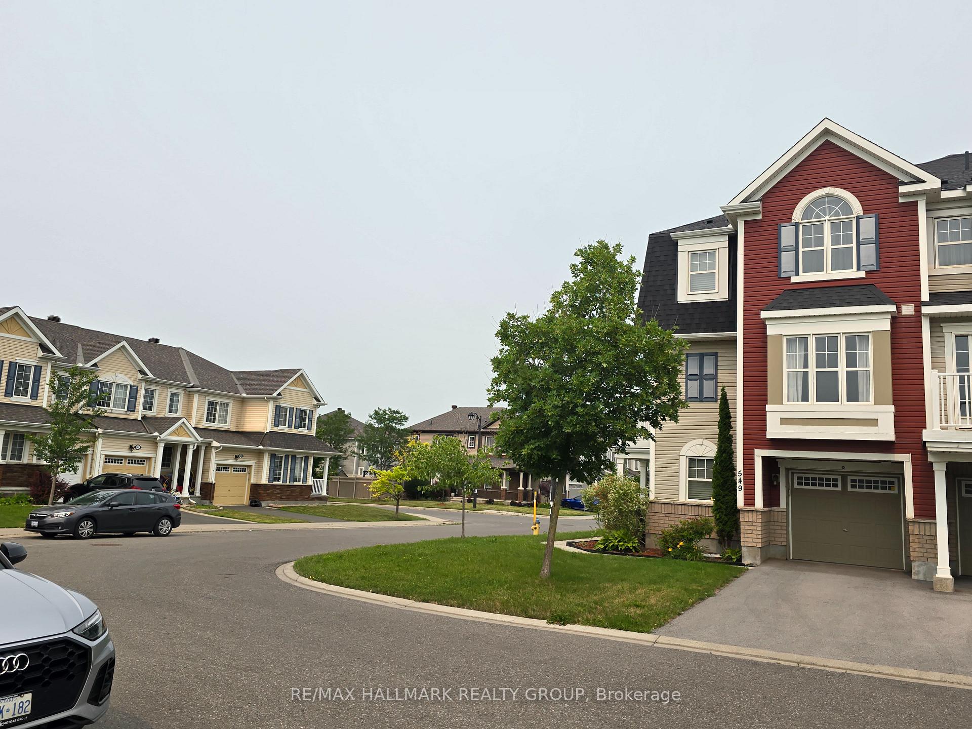 Photo 3 of 549 Ensatina Crescent, Ottawa, Barrhaven - Half Moon Bay — HOMEH