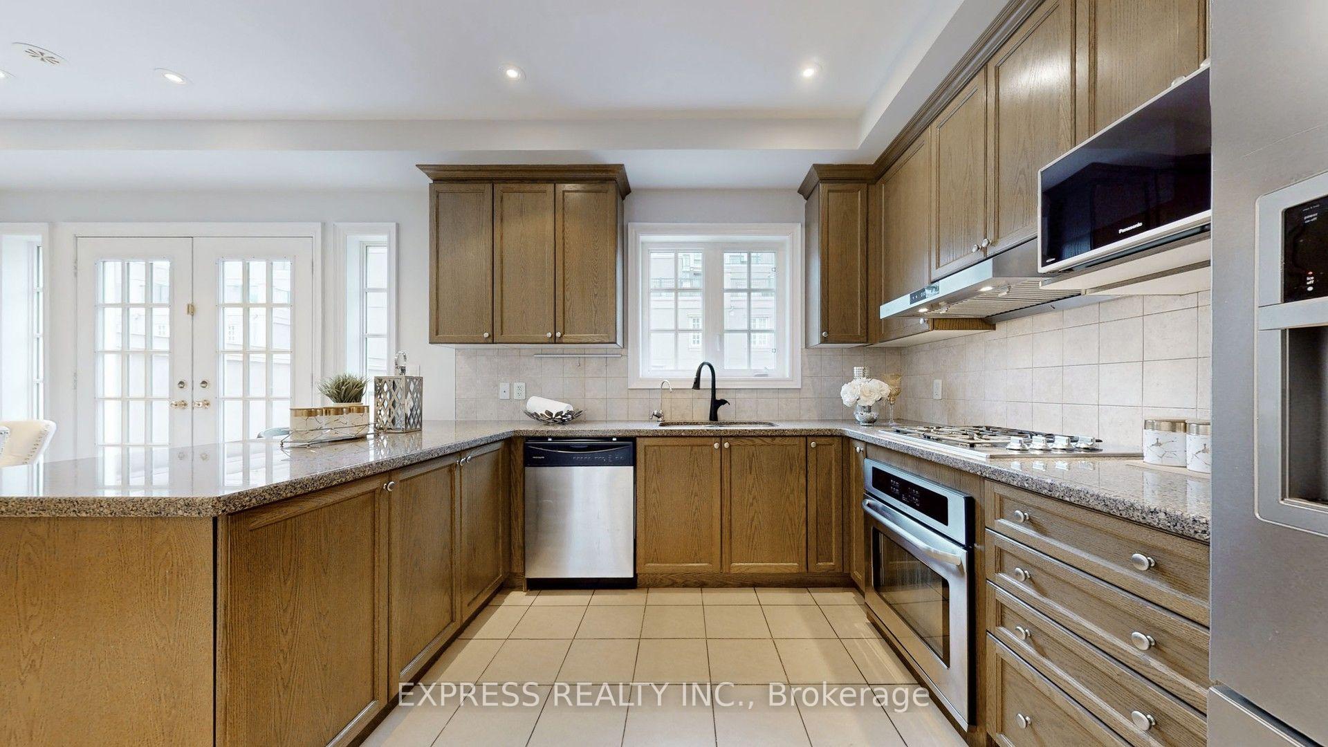 Photo 15 of 7 Mackenzie's Stand Avenue, Markham, Unionville — HOMEH