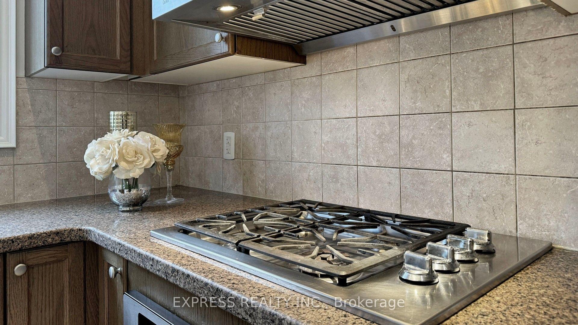Photo 17 of 7 Mackenzie's Stand Avenue, Markham, Unionville — HOMEH