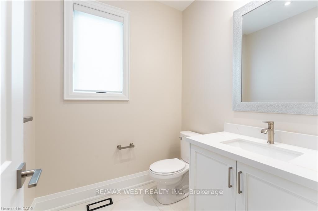 Photo 7 of 119 Jay Street, North York, Maple Leaf — HOMEH