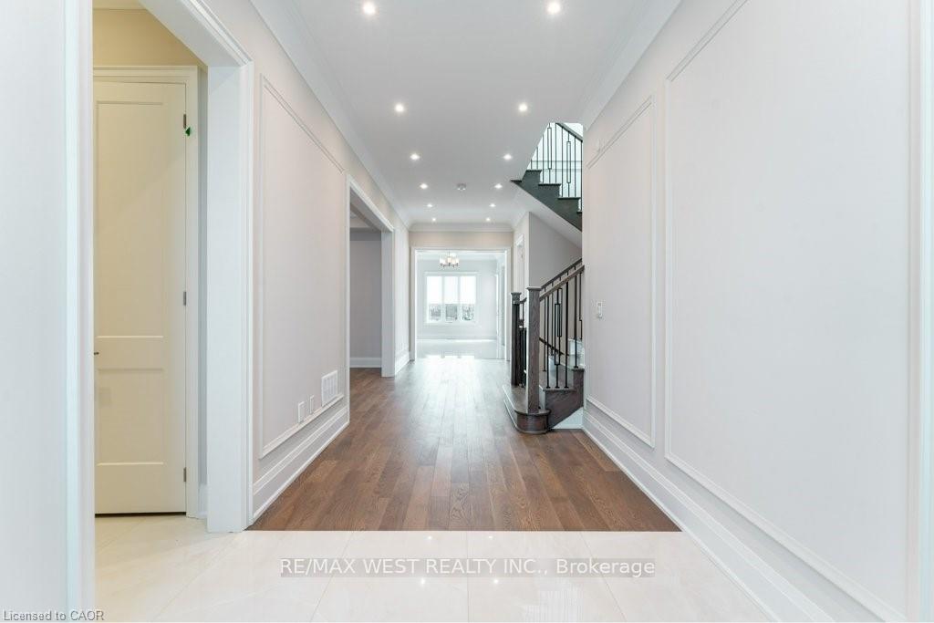 Photo 8 of 119 Jay Street, North York, Maple Leaf — HOMEH