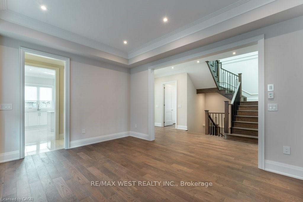 Photo 10 of 119 Jay Street, North York, Maple Leaf — HOMEH