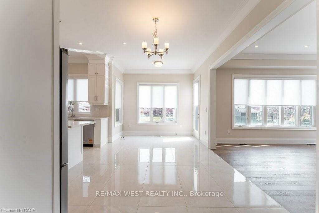 Photo 11 of 119 Jay Street, North York, Maple Leaf — HOMEH