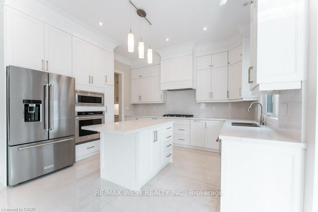 Photo 14 of 119 Jay Street, North York, Maple Leaf — HOMEH