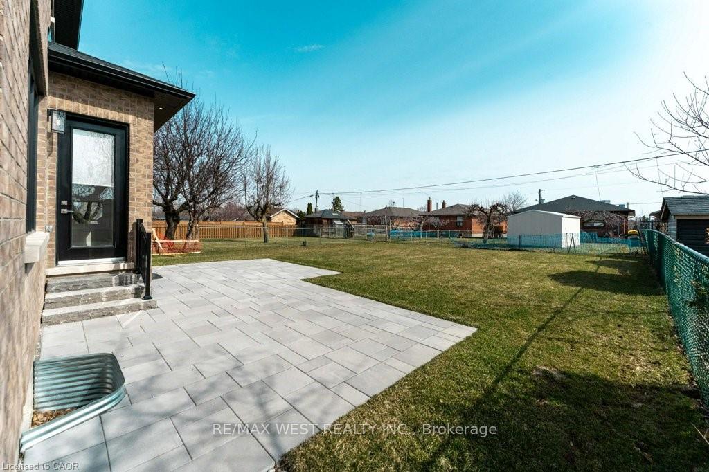 Photo 35 of 119 Jay Street, North York, Maple Leaf — HOMEH