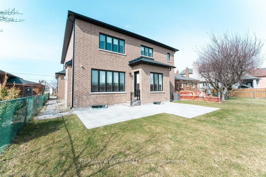 Photo 36 of 119 Jay Street, North York, Maple Leaf — HOMEH
