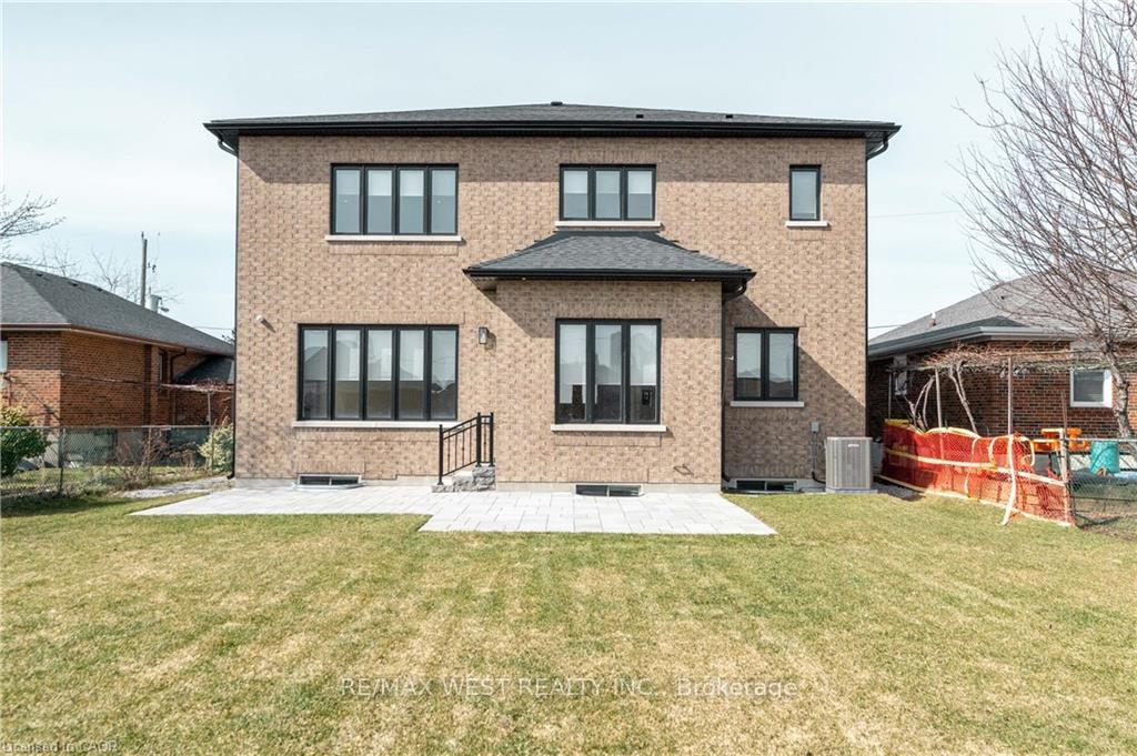 Photo 38 of 119 Jay Street, North York, Maple Leaf — HOMEH