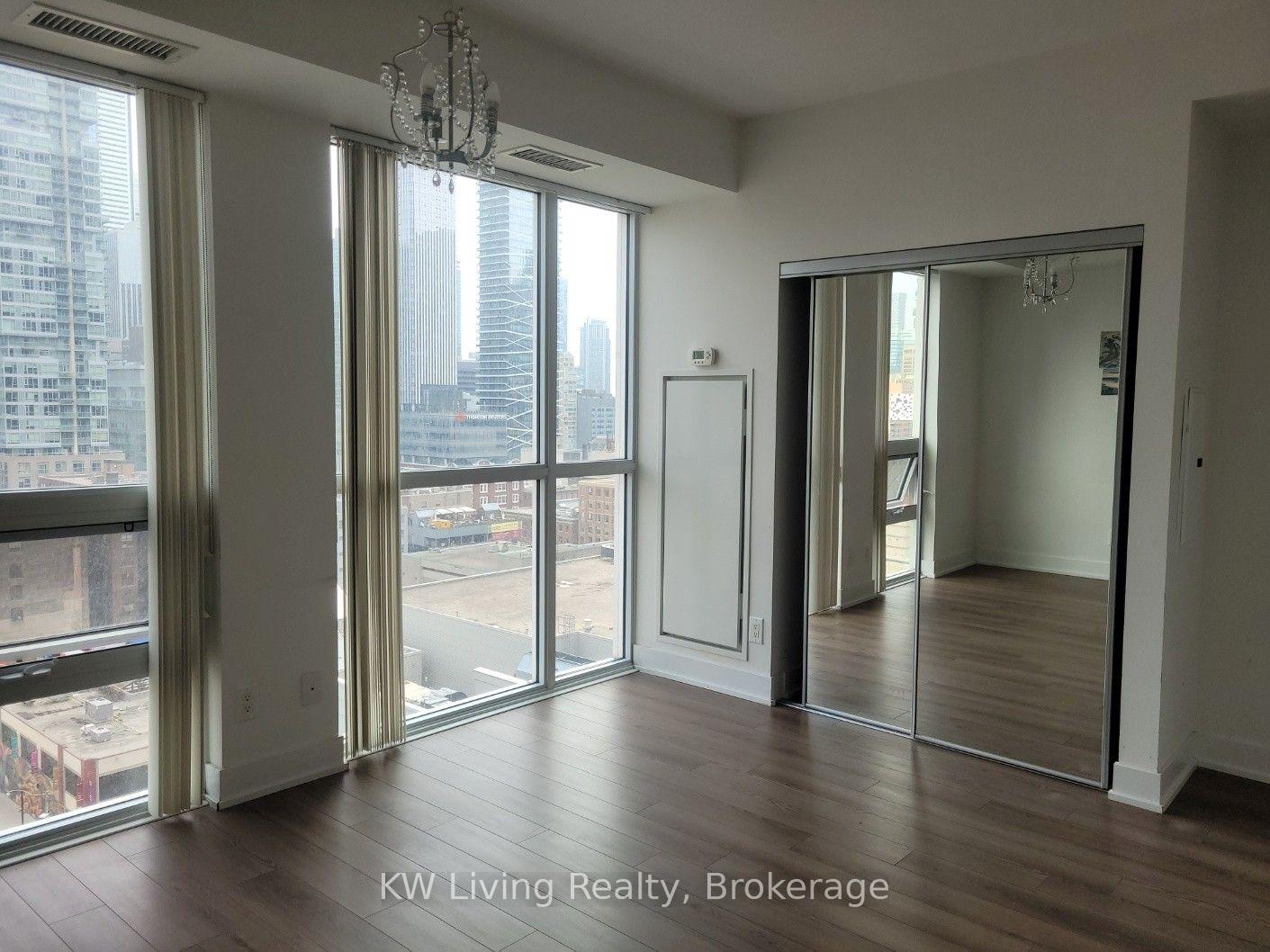 Front of Unit 1405, 318 Richmond Street W