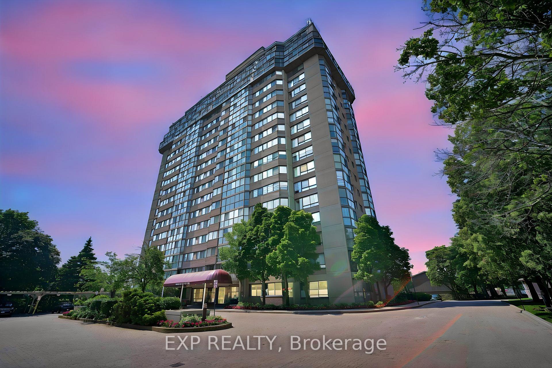 Front of Unit 307, 880 Dundas Street W