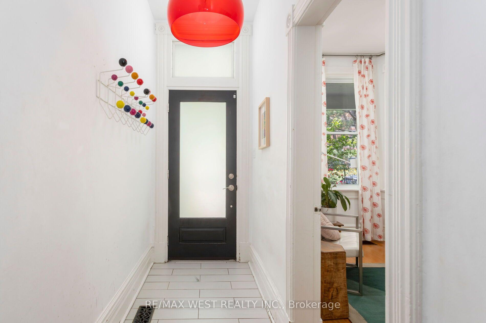 Photo 4 of 39 Shirley Street, Toronto, Little Portugal — HOMEH