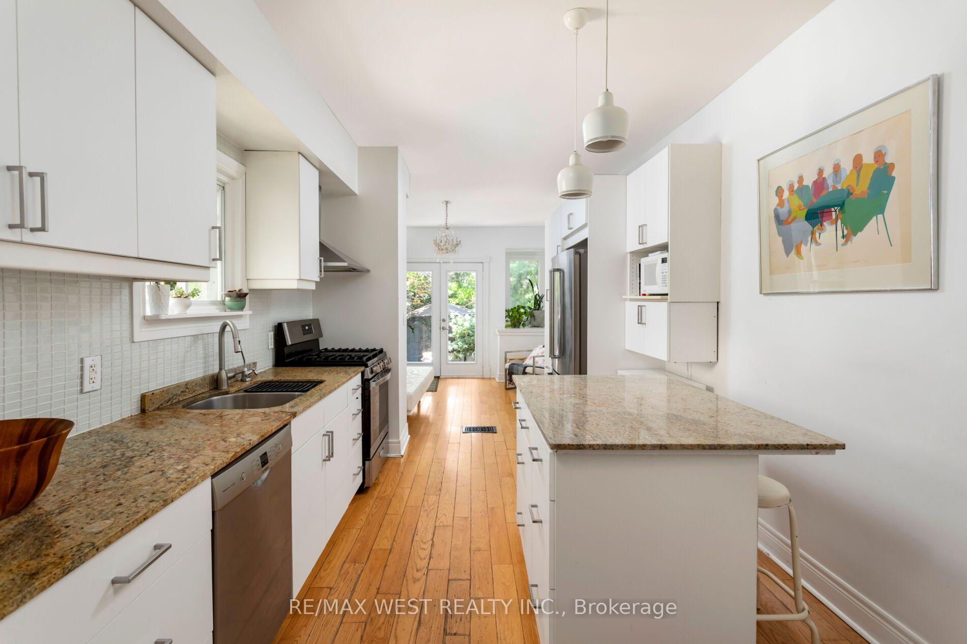 Photo 13 of 39 Shirley Street, Toronto, Little Portugal — HOMEH